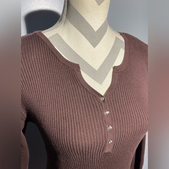 Daisy Fuentes Chocolate Ribbed Top - Picture 7 of 12